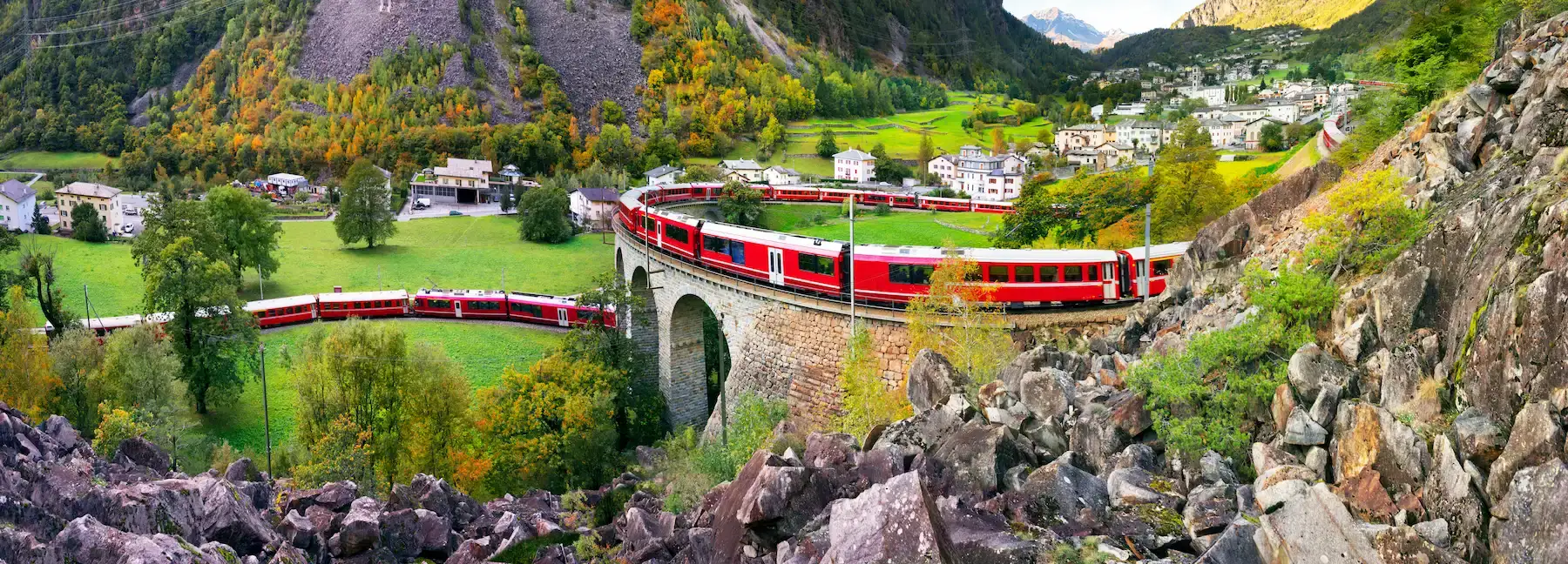 Poschiavo: Dove il Trenino Rosso Svela il Suo Cuore Poschiavo: Dove il Trenino Rosso Svela il Suo Cuore